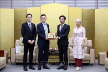 双方代表合影。