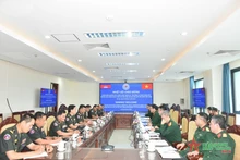 柬埔寨王家军工作代表团访问越南维和局。（图片来源：《人民军队报》）
