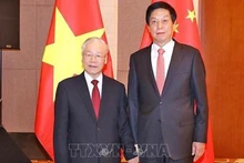 越共中央总书记阮富仲会见中国全国人大常委会委员长栗战书。
