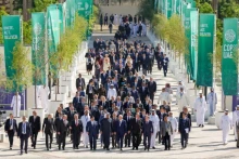 各位领导进入阿拉伯联合酋长国迪拜市迪拜世博城会议中心出席《联合国气候变化框架公约》第二十八次缔约方大会（COP28）。（图片来源：越通社）