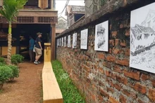 附图：河内市大力发展各地遗产和手工艺村体验式旅游。