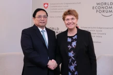 越南政府总理范明正会见瑞士总统薇奥拉·阿姆赫德。