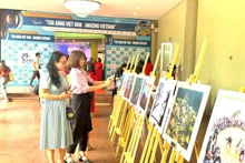 2022年旅游摄影大赛颁奖仪式暨摄影展在河内举行。（图片来源：VGP）