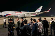 普京总统的专机抵达内排国际机场。（图片来源：TASS)）
