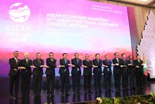 出席第55届东盟经济部长系列会议的各国代表团团长合影。（图片来源：东盟）
