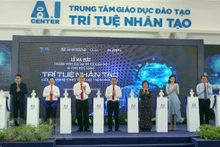 胡志明国家大学人工智能与机器人技术培训计划2021年4月24日正式亮相。（图片来源：越通社）