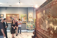 “美丽风光：来自新加坡和越南的现代绘画”画展。（图片来源：西贡解放日报）