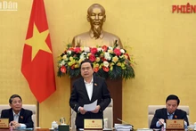国会主席陈青敏在国会常务委员会第42次会议开幕式上致辞。