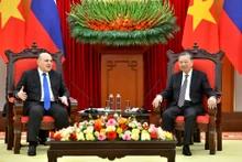 越共中央总书记苏林会见俄罗斯联邦政府总理米舒斯京。