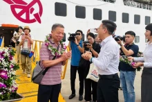 广宁省文化体育和旅游厅领导对4月30日乘坐邮轮来到广宁省表示欢迎。