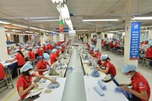 附图：加快纺织工业生产链以满足出口标准。