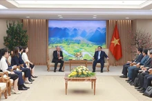 政府总理范明政会见中国领先的建筑公司董事长严介和。（图片来源：越通社）