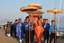 岘港传统求鱼节2016年被文化体育与旅游部公认为国家级非物质文化遗产。（英桃 摄）
