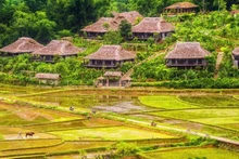 附图：《康泰纳仕旅行者》称，和平省 “拥有未受破坏的自然景观、宁静的山谷和迷人而富有特色的土著文化”。