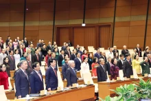 越南第十五届国会第八次会议在河内开幕。