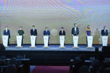 政府总理范明正和各位代表进行特朗普国际兴安项目动工仪式。