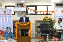 阮青海大使在珍贵藏书捐赠仪式上发表讲话。（图片来源：越通社）