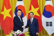 越南国家主席武文赏与韩国总统尹锡悦。