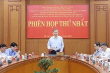 苏林总书记在会上发表讲话。