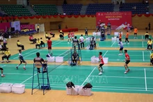 第十三届东南亚学生运动会：羽毛球比赛拉开帷幕。