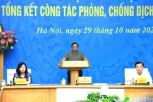 越南政府总理范明正主持召开新冠肺炎疫情防控工作总结会议。（陈海 摄）