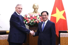 越南外交部长裴青山会见俄罗斯联邦外交部第一副部长弗拉基米尔·季托夫。（图片来源：越通社）
