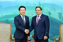 越南政府总理范明正会见老挝政府副总理兼外交部长沙伦塞·贡马西。
