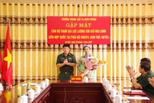 边防24号中专学校为即将启程参加联合国维和行动的干部举行见面会。