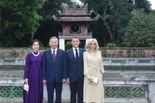 越共中央总书记苏林携夫人和法国总统埃马纽埃尔·马克龙携夫人参观文庙-国子监【组图】
