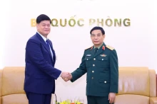 越南国防部部长潘文江大将会见菲律宾国防部高级副部长伊雷尼奥•埃斯皮诺。（图片来源：越通社）