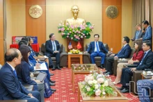 太原省省委书记郑越雄会见美国驻越南大使马克·纳珀。（图片来源：越通社）