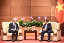 越南政府总理范明正会见亚洲开发银行副行长斯科特·莫里斯。（陈海 摄）