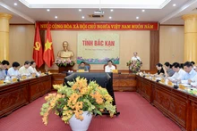 越南政府总理范明正于7月16日上午同北件省委常委就该省社会经济发展情况和未来的方向和措施进行工作会谈。