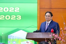 越南政府总理范明正发表讲话。