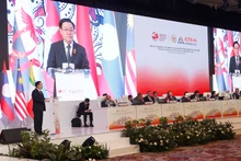 国会主席王廷惠在第44届东盟议会联盟大会全体会议上发表讲话。