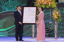 重新评审后高平省山水UNESCO全球地质公园获得证书。