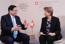 越南政府总理范明正会见瑞士总薇奥拉·统阿姆赫德。（图片来源：越通社）