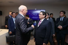越南政府总理范明正会见了世界经济论坛创始人兼执行主席克劳斯·施瓦布。