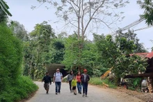 游客清化省山区，尤其是浦良（Pù Luông）生态旅游区。