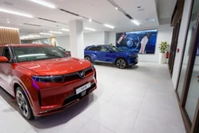 附图：Vinfast在欧洲市场的商品陈列室。