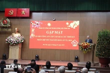 越共中央总书记苏林与历代高级公安干部会面。（图片来源：越通社）