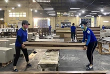 附图：出口木制品生产。（图片来源：越通社）