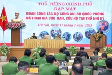 范明正总理在会上发表讲话。