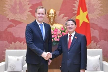 国会副主席阮德海会见喜力越南总经理威斯特·穆特斯。（图片来源：国会门户网站）