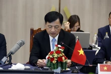 越南公安部副部长阮维玉中将在会议上发表讲话。（图片来源：越通社）