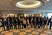 与会代表合影。（图片来源：越通社）