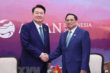 越南政府总理范明正会见韩国总统尹锡悦。