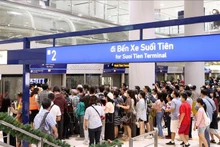 滨城-仙泉地铁1号线投入商业运行第一天运送旅客15万人次。