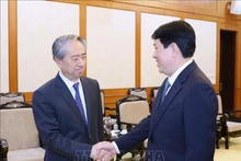 越共中央书记处常务书记梁强中国驻越大使熊波。（图片来源：越通社）