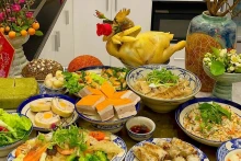 河内人的春节家宴。（图片来源：越通社）